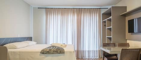 Basic Apartment | Iron/ironing board, WiFi (free), bed sheets