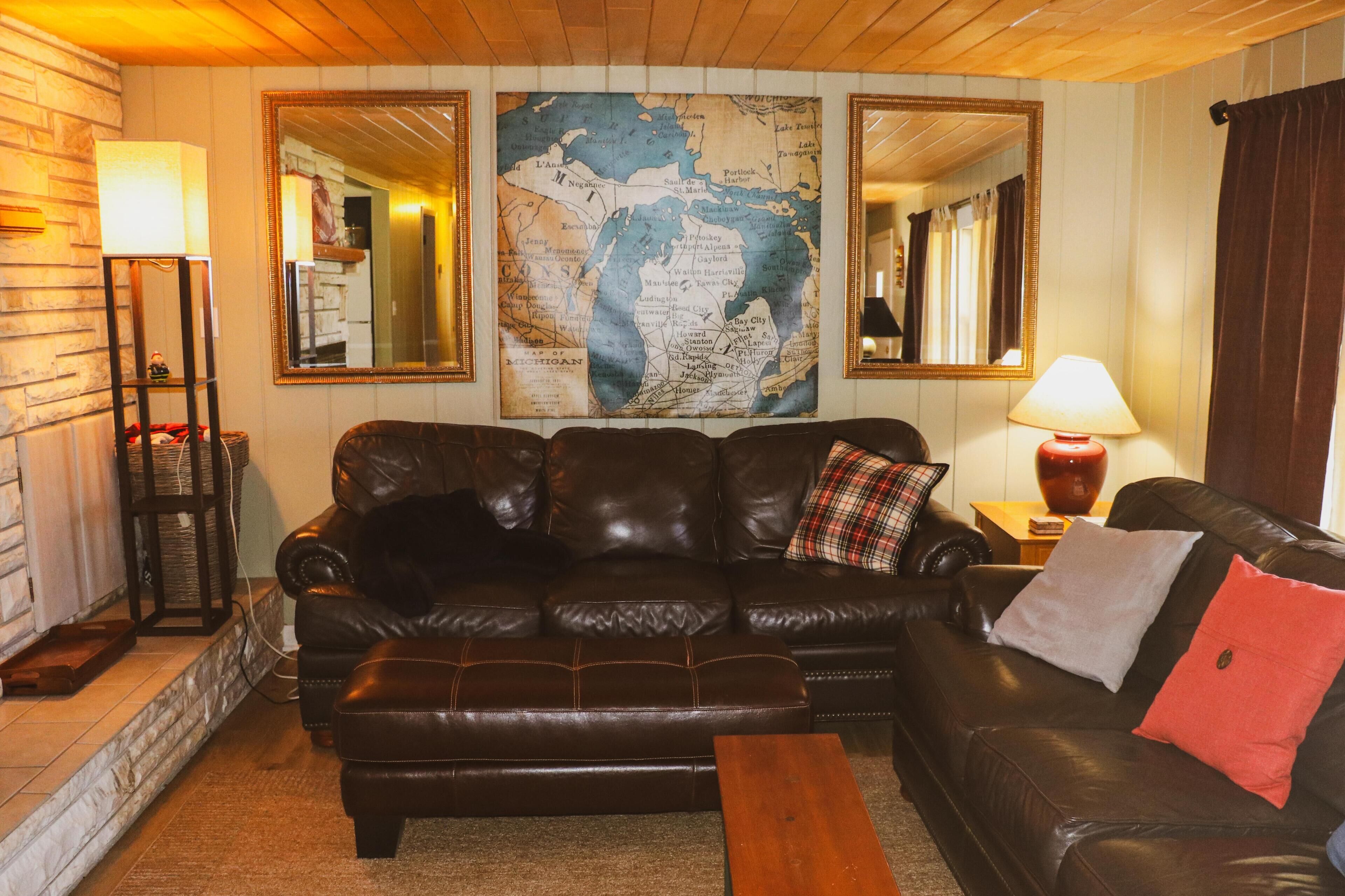 テレビ、DVD プレーヤー、書庫