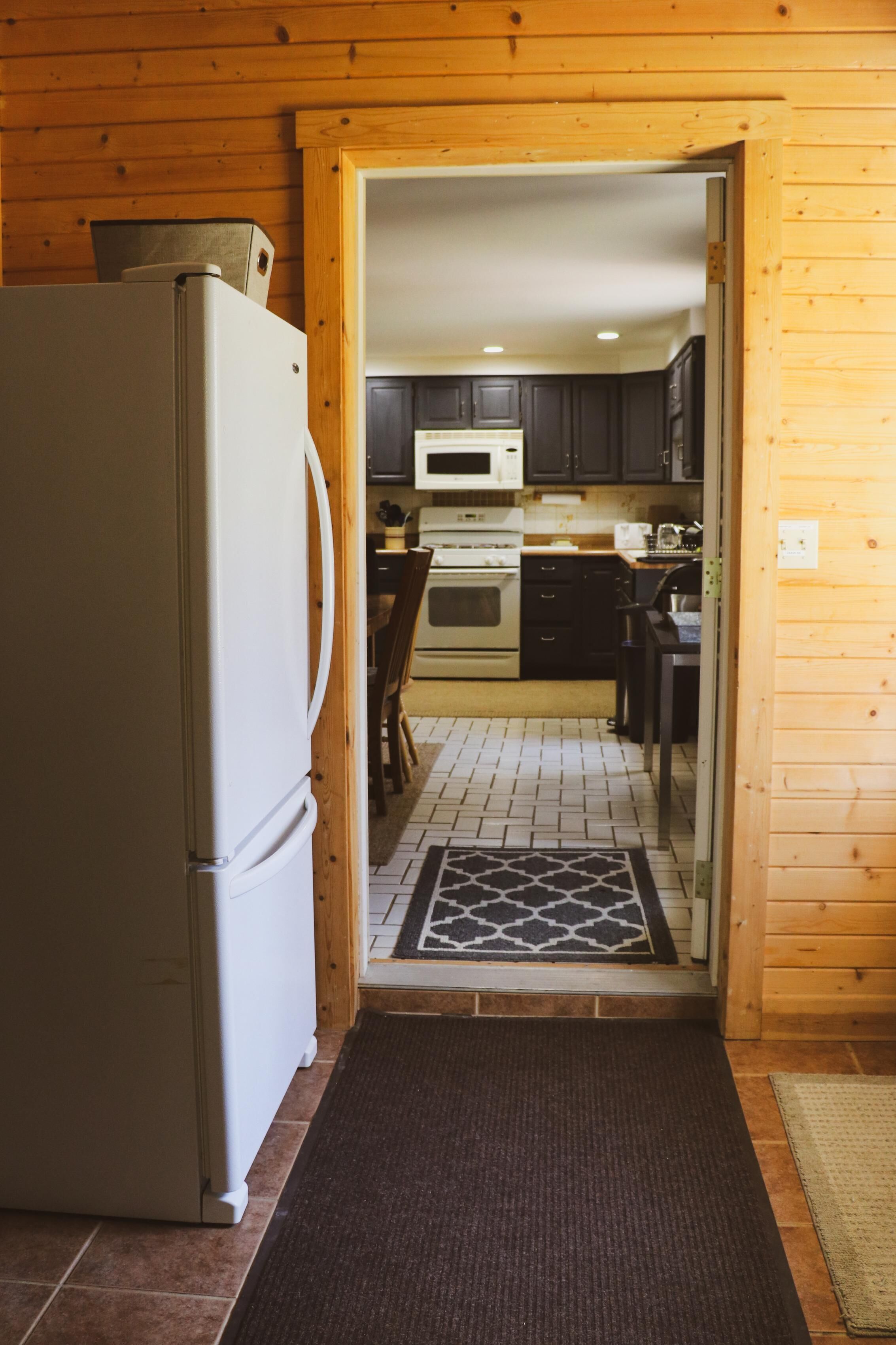 冷蔵庫、電子レンジ、オーブン、コンロ