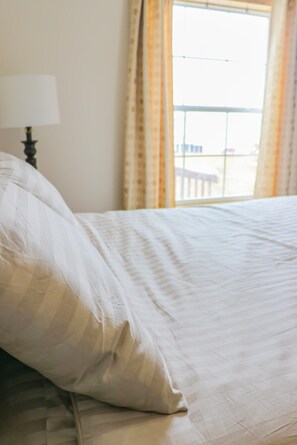 3 bedrooms, free WiFi, bed sheets - Waterfront Retreat on South Manistique Lake (Curtis)