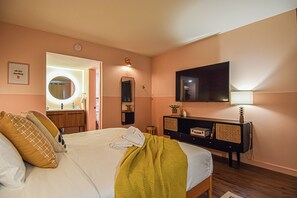 1 bedroom, desk, free WiFi, bed sheets