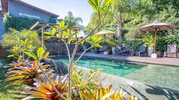 Basic Cabin | Pool