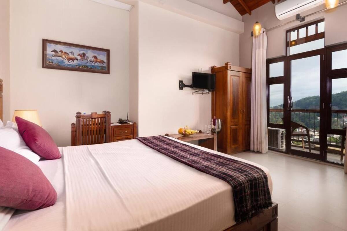 Quarto casal premier, vista para a montanha | Escrivaninha, Wi-Fi de cortesia, roupa de cama