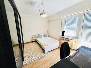 2 bedrooms, desk, iron/ironing board, free WiFi - 2 bedrooms in the heart of city center (Luxembourg City)