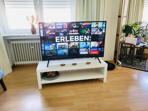 Flat-screen TV - 2 bedrooms in the heart of city center (Luxembourg City)