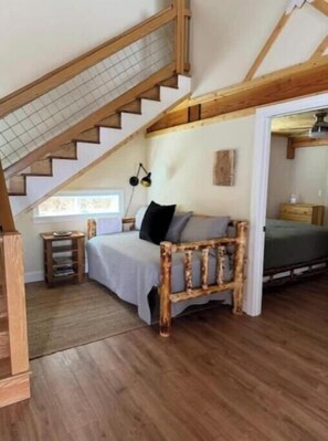 2 bedrooms, iron/ironing board, WiFi, bed sheets - Cabin Duplex, 2B Peacock Reserve (Whittier)