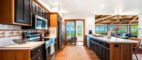 Refrigerador, microondas, horno, placa de cocina