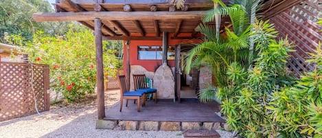 Basic Apartment | Terrace/patio