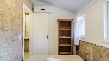 Basic Apartment | Iron/ironing board, free WiFi