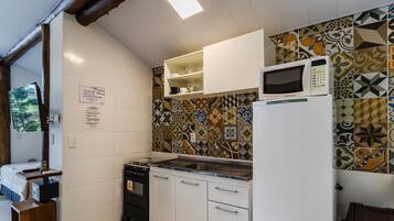 Apartamento básico | Cozinha privada | Talheres/pratos/utensílios de cozinha