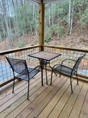Outdoor dining - Hilltop Cabin, 3 Peacock Reserve (Whittier)