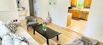 Spacious 4-bedroom house with WiFi, AC and pool in peaceful Southampton.