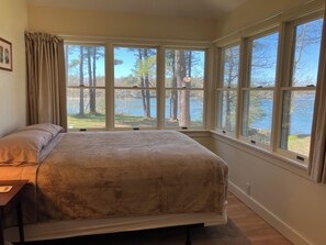 2 bedrooms, iron/ironing board, WiFi, bed sheets - Woodbine Cottage, The Heart Of Harpswell (Harpswell)