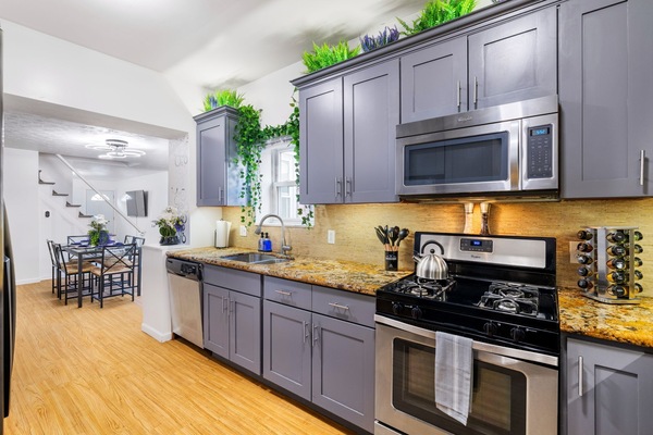 Refrigerador, microondas, horno, placa de cocina