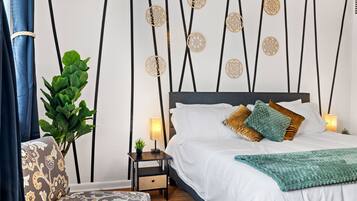 5 Schlafzimmer, Schreibtisch, Bügeleisen/Bügelbrett, Reisekinderbett