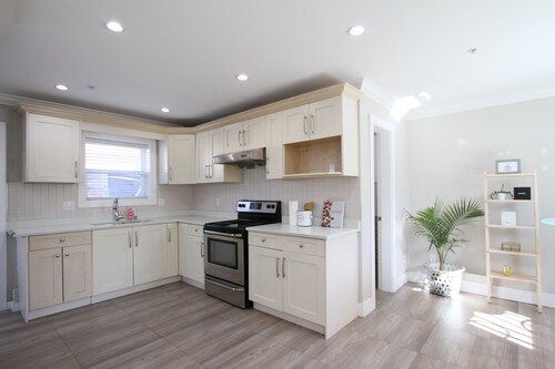Centrally located 2 bedroom 1.5 bathroom, 15 mins to DT Vancouver