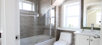 Centrally located 2 bedroom 1.5 bathroom, 15 mins to DT Vancouver