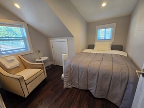 2 bedrooms, desk, free WiFi, bed sheets