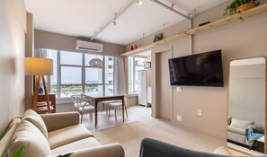 Apartment | Living area | Flat-screen TV - VLR Aptos modernos no centro de Floripa (Florianópolis)