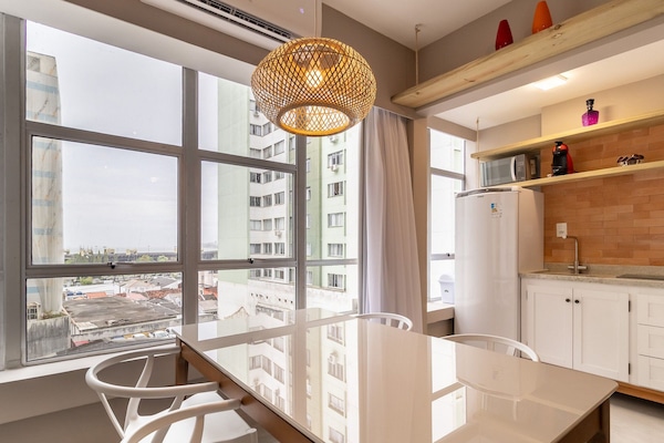 Apartamento | Cozinha privada | Micro-ondas, talheres/pratos/utensílios de cozinha