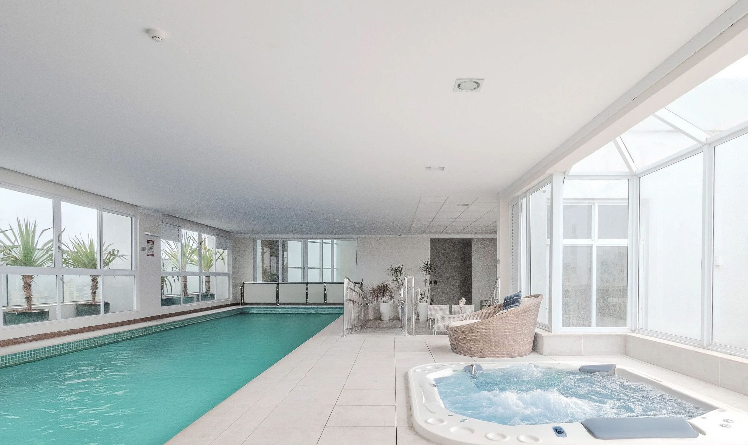 حمّام سباحة خارجي