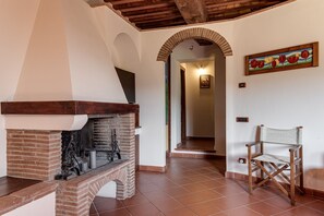 Interior - Holiday Home 'Fattoria Antinoro Relax - Firenze' with Shared Pool and Air Conditioning (Montelupo Fiorentino)