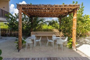 Outdoor dining - Ocean View 2 BR Apartment in Punta Cocos - C201

 (Holbox)