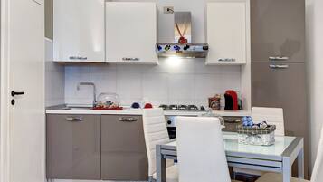 Kühlschrank, Ofen, Herdplatte, Geschirrspüler