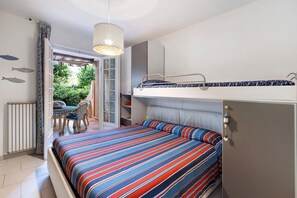 1 slaapkamer, een strijkplank/strijkijzer, gratis wifi, beddengoed