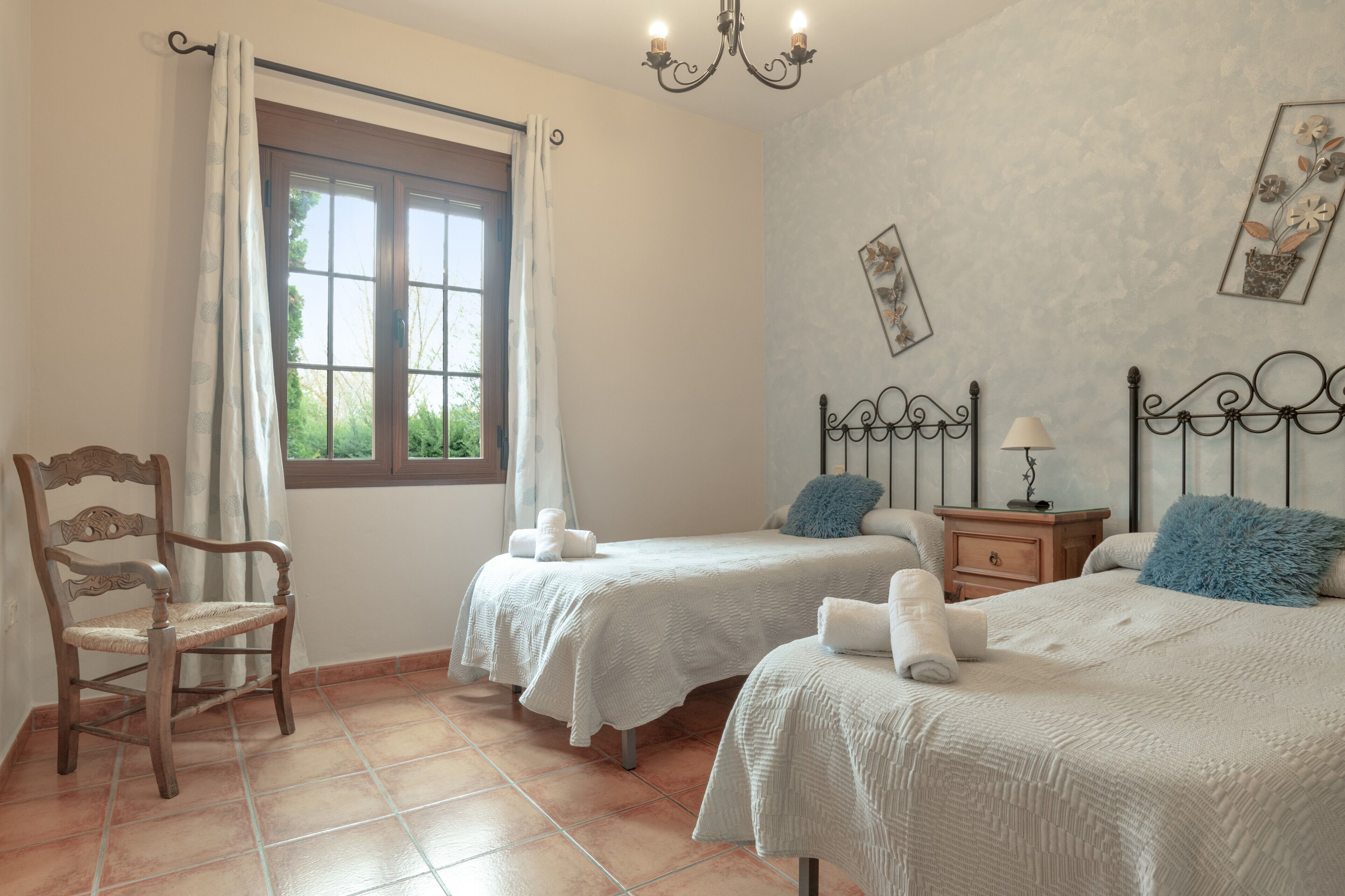 4 bedrooms, iron/ironing board, free WiFi, bed sheets