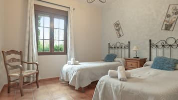 4 bedrooms, iron/ironing board, free WiFi, bed sheets