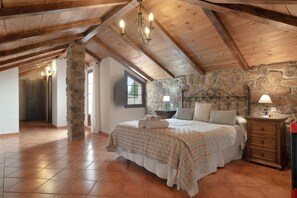 4 bedrooms, iron/ironing board, free WiFi, bed sheets - Villa 'Los Mellizos' with Private Pool, Wi-Fi and Air Conditioning (Arriate)