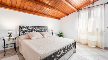 2 bedrooms, iron/ironing board, bed sheets