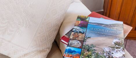 2 bedrooms, iron/ironing board, bed sheets