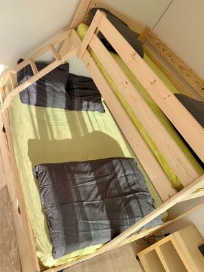 2 quartos, ferros/tábuas de passar roupa, Wi-Fi, roupa de cama