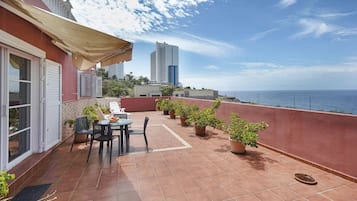 House | Outdoor dining