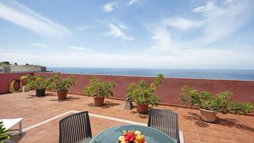 House | Outdoor dining