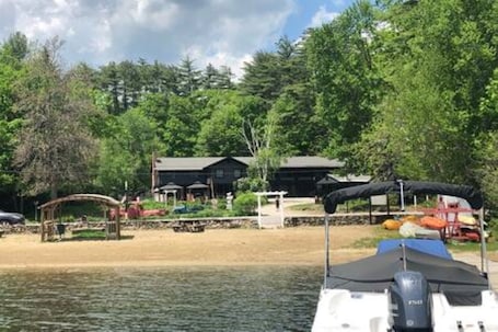 Beach. Newly Renovated Lake Suite 1, Full Kitchen, Private Beach + Dock Access