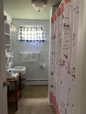 Towels - Lakeside Suite with full Kitchen (Holderness)