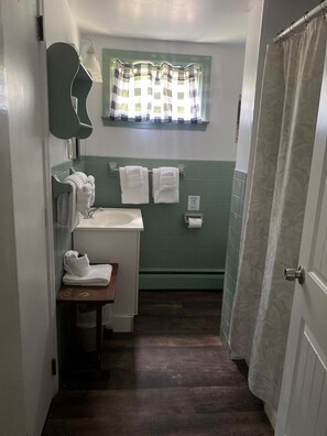 Towels - Lakeside Suite with full Kitchen (Holderness)