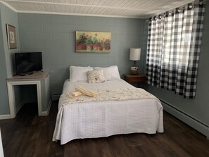 2 bedrooms, WiFi, bed sheets - Lakeside Suite with full Kitchen (Holderness)