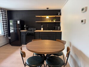Fridge, microwave, oven, stovetop - Newly Renovated Lake Suite 4, Full Kitchen, Private Beach + Dock Access (Holderness)