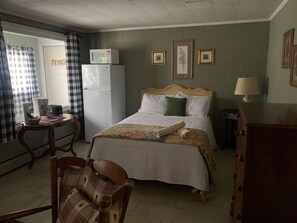 2 bedrooms, WiFi, bed sheets - Lakeside Suite with full Kitchen (Holderness)