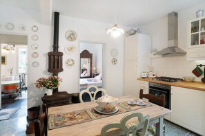 Dining - Apartment 'Al Frantoio' with Private Garden (Castelvecchio di Rocca Barbena)