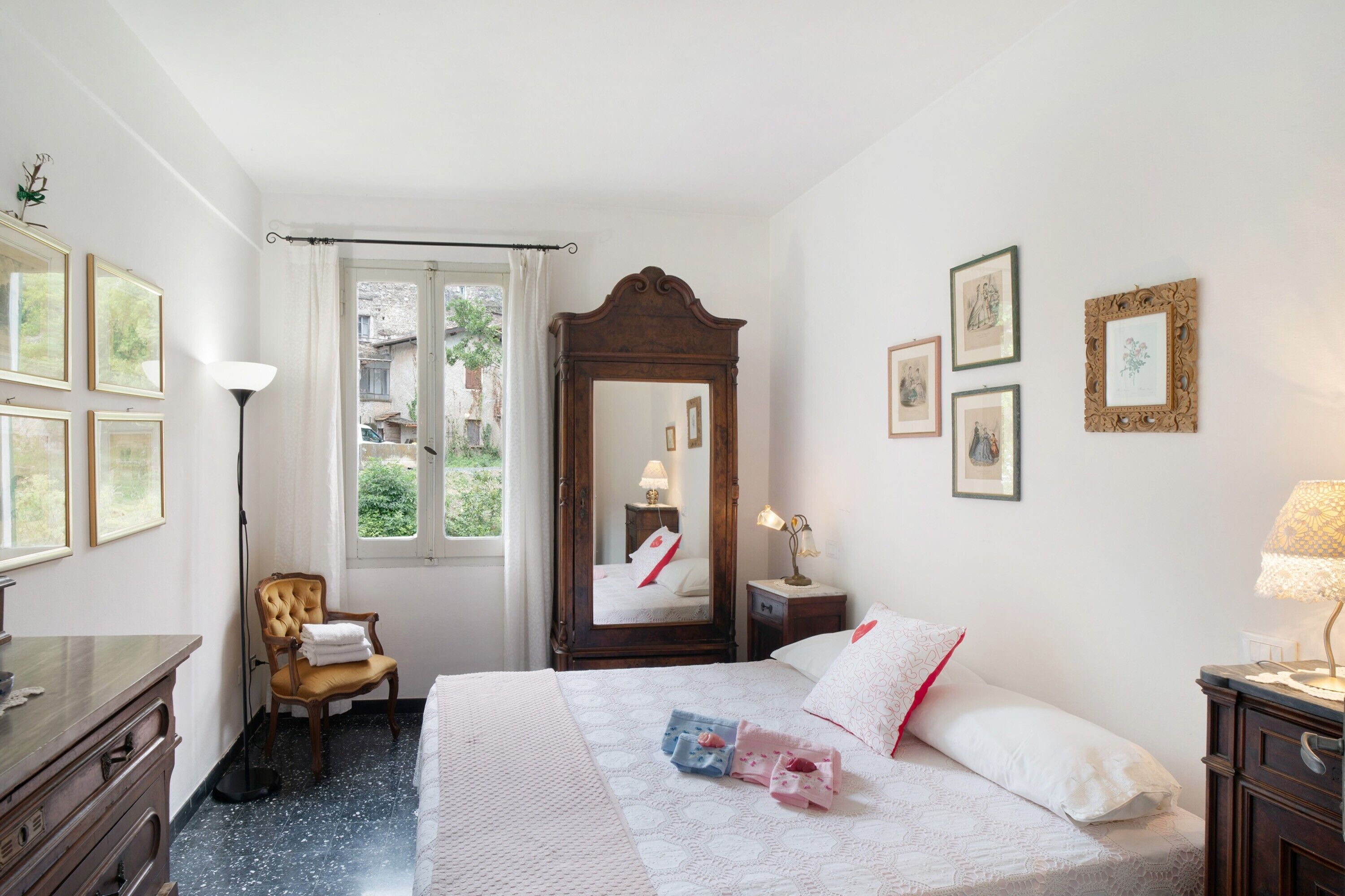 2 bedrooms, bed sheets