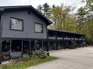 Exterior - Lakeside Suite with full Kitchen (Holderness)