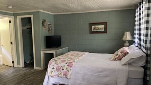 Unclassified image, 4 of 8, button - Lake Suite 6, Full Kitchen, Private Beach + Dock Access, Not Dog Friendly (Holderness)