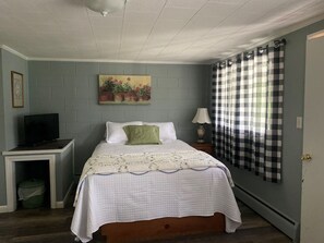 2 bedrooms, WiFi, bed sheets - Lakeside Suite with full Kitchen (Holderness)