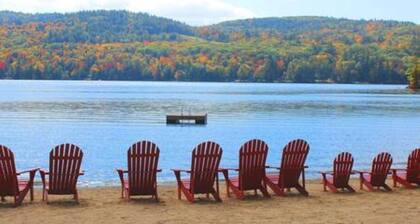 Newly Renovated Lake Suite 8 , Full Kitchen, Private Beach + Dock Access
