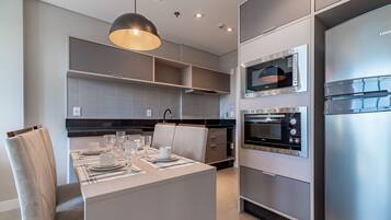 Basic Apartment | Dining